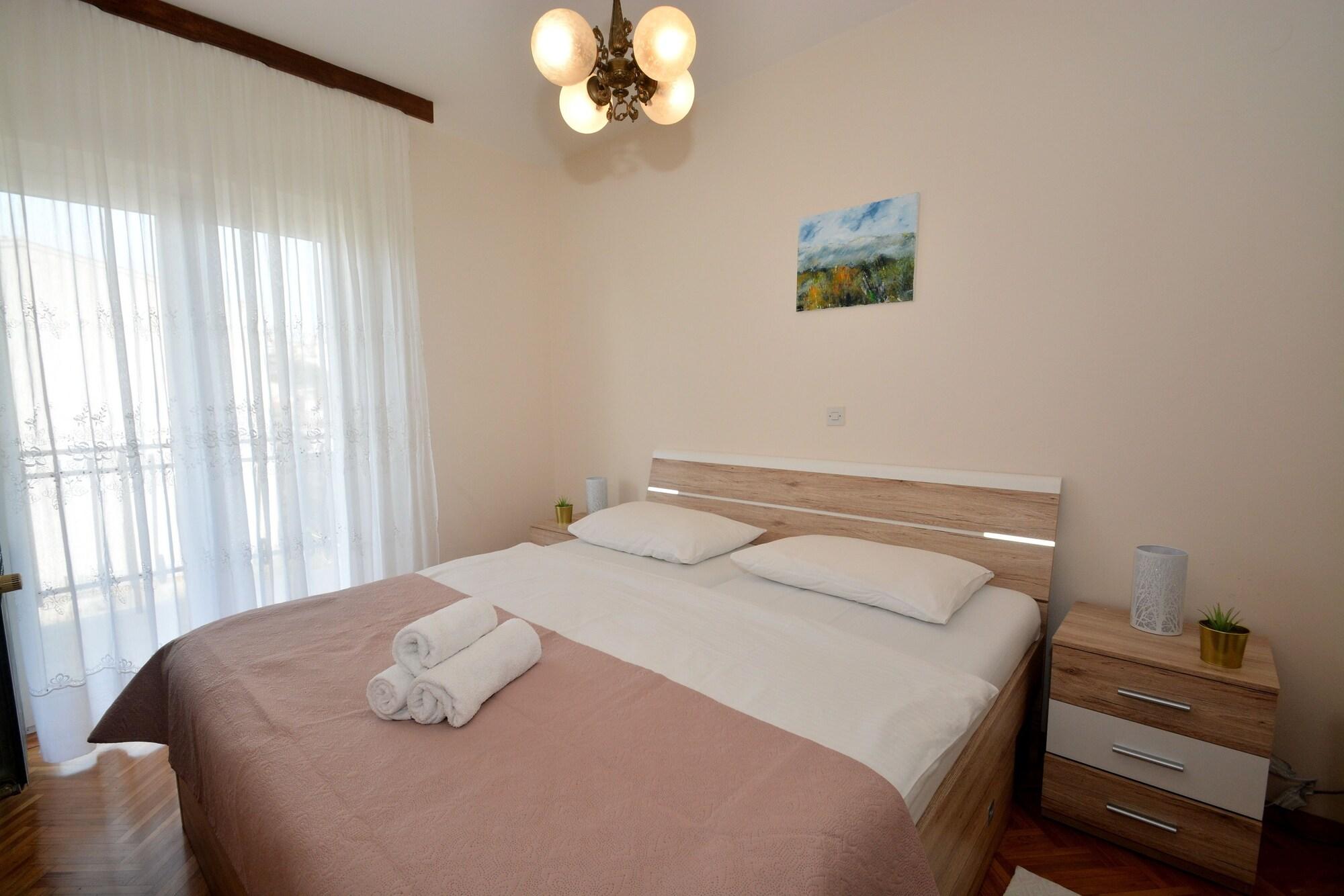 Pansion Dioklecijan Apartment โปดสตรานา ภายนอก รูปภาพ