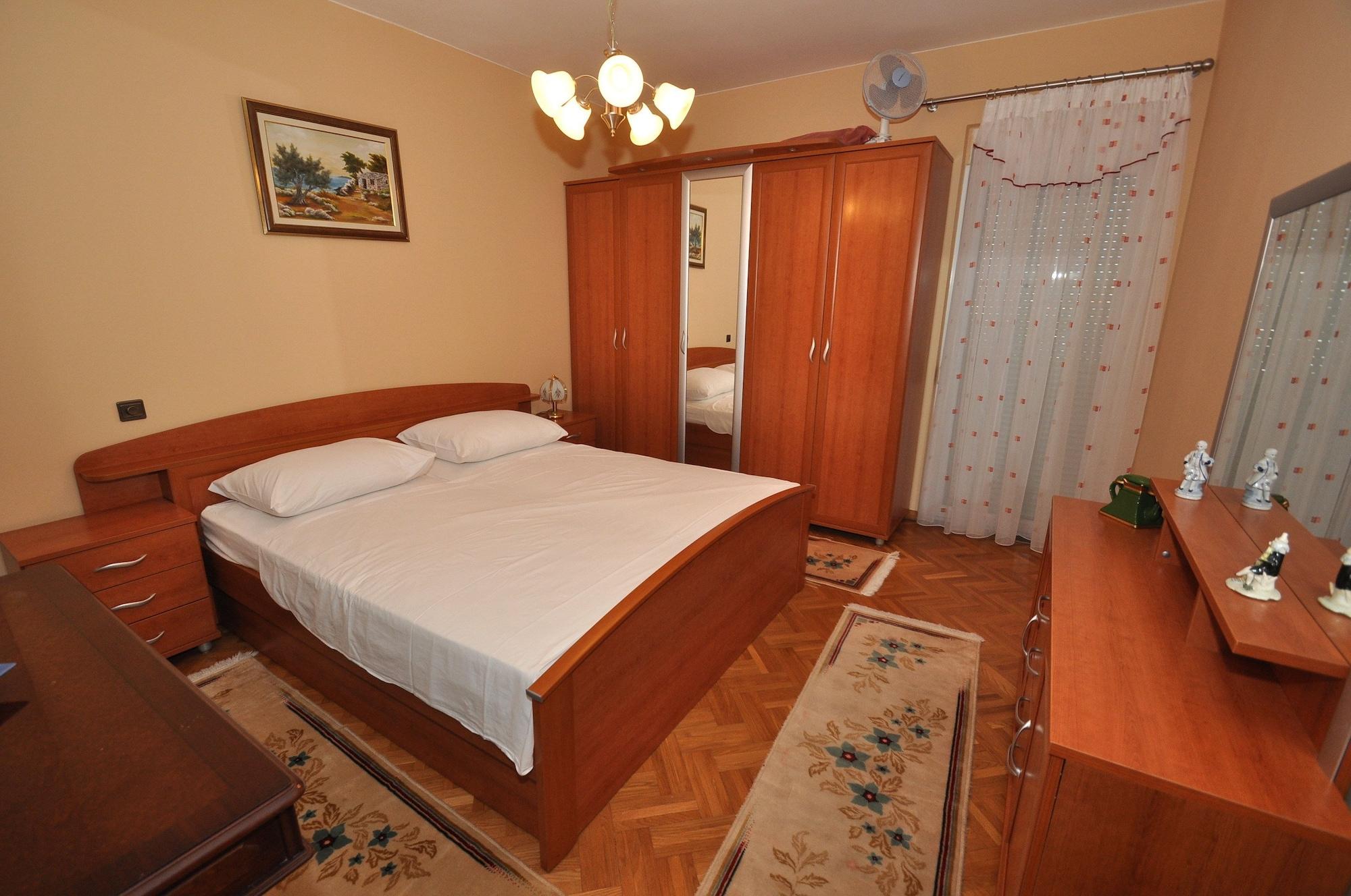 Pansion Dioklecijan Apartment โปดสตรานา ภายนอก รูปภาพ