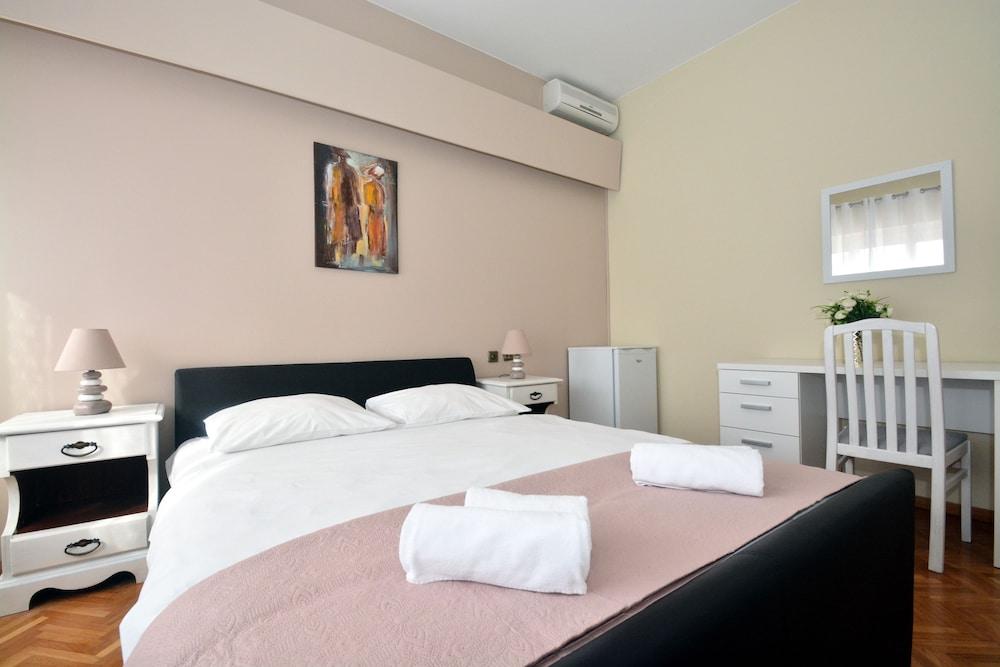 Pansion Dioklecijan Apartment โปดสตรานา ภายนอก รูปภาพ