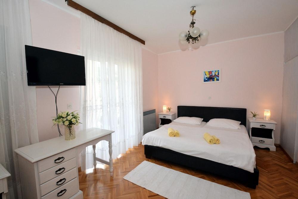 Pansion Dioklecijan Apartment โปดสตรานา ภายนอก รูปภาพ