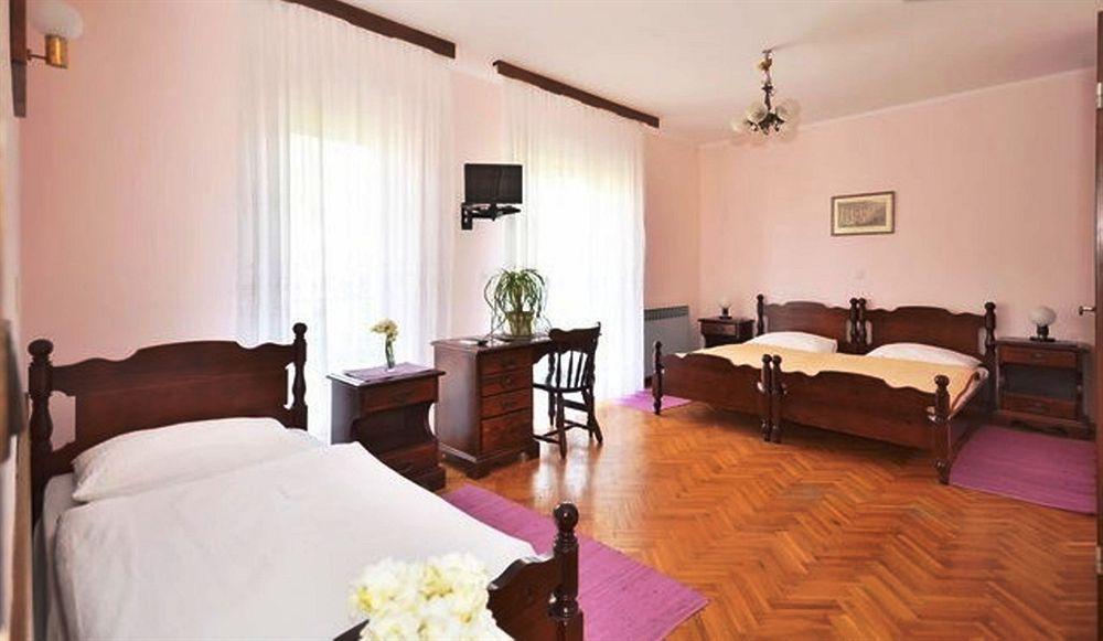 Pansion Dioklecijan Apartment โปดสตรานา ภายนอก รูปภาพ