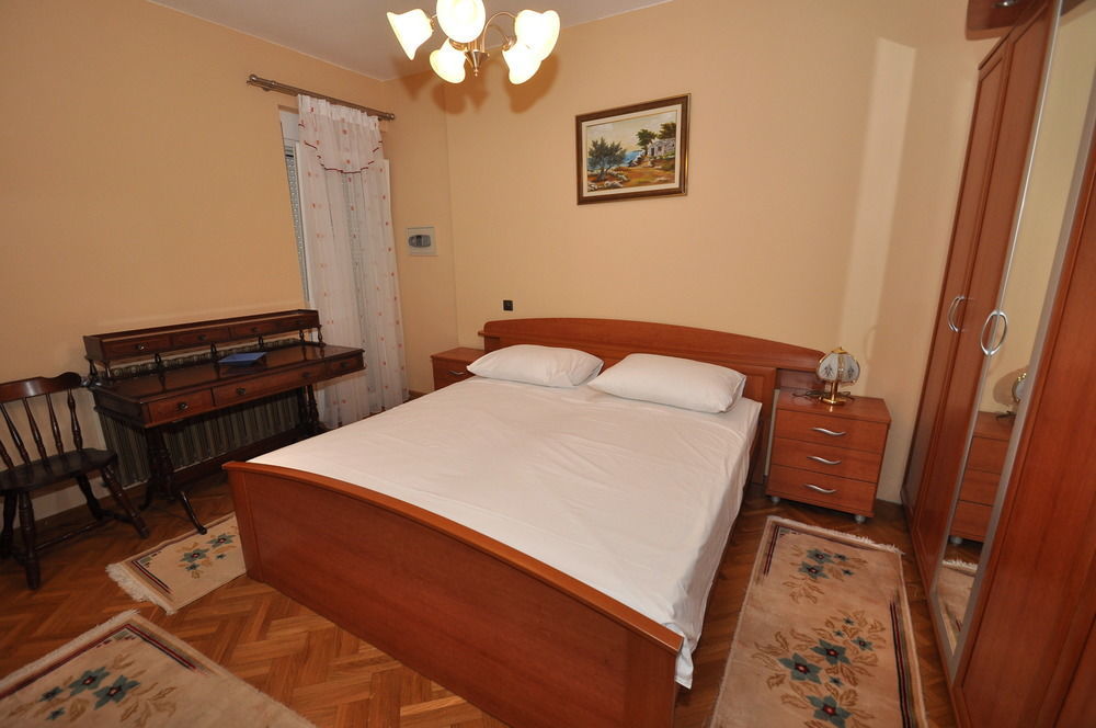 Pansion Dioklecijan Apartment โปดสตรานา ภายนอก รูปภาพ