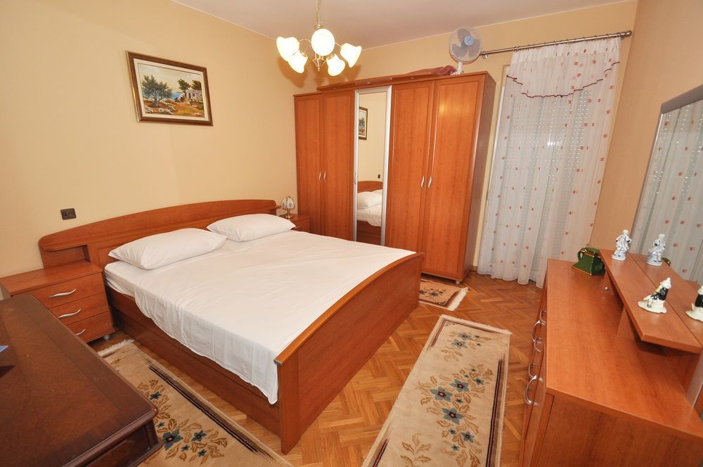 Pansion Dioklecijan Apartment โปดสตรานา ภายนอก รูปภาพ