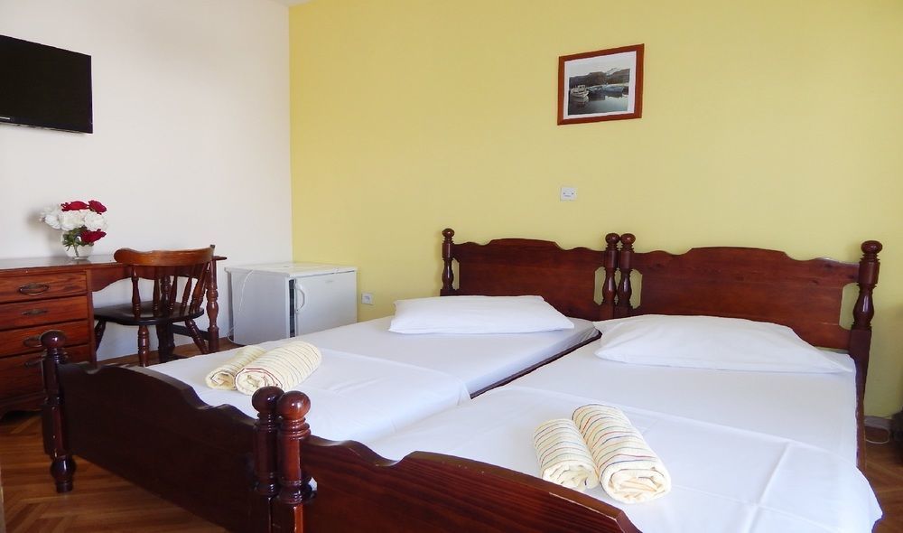 Pansion Dioklecijan Apartment โปดสตรานา ภายนอก รูปภาพ