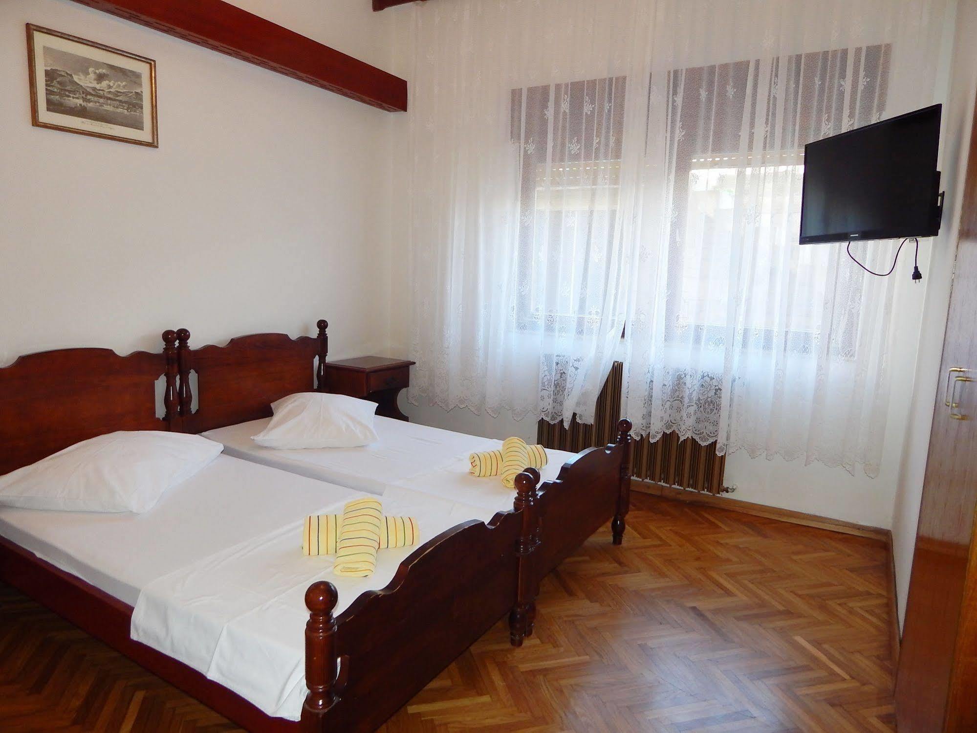 Pansion Dioklecijan Apartment โปดสตรานา ภายนอก รูปภาพ