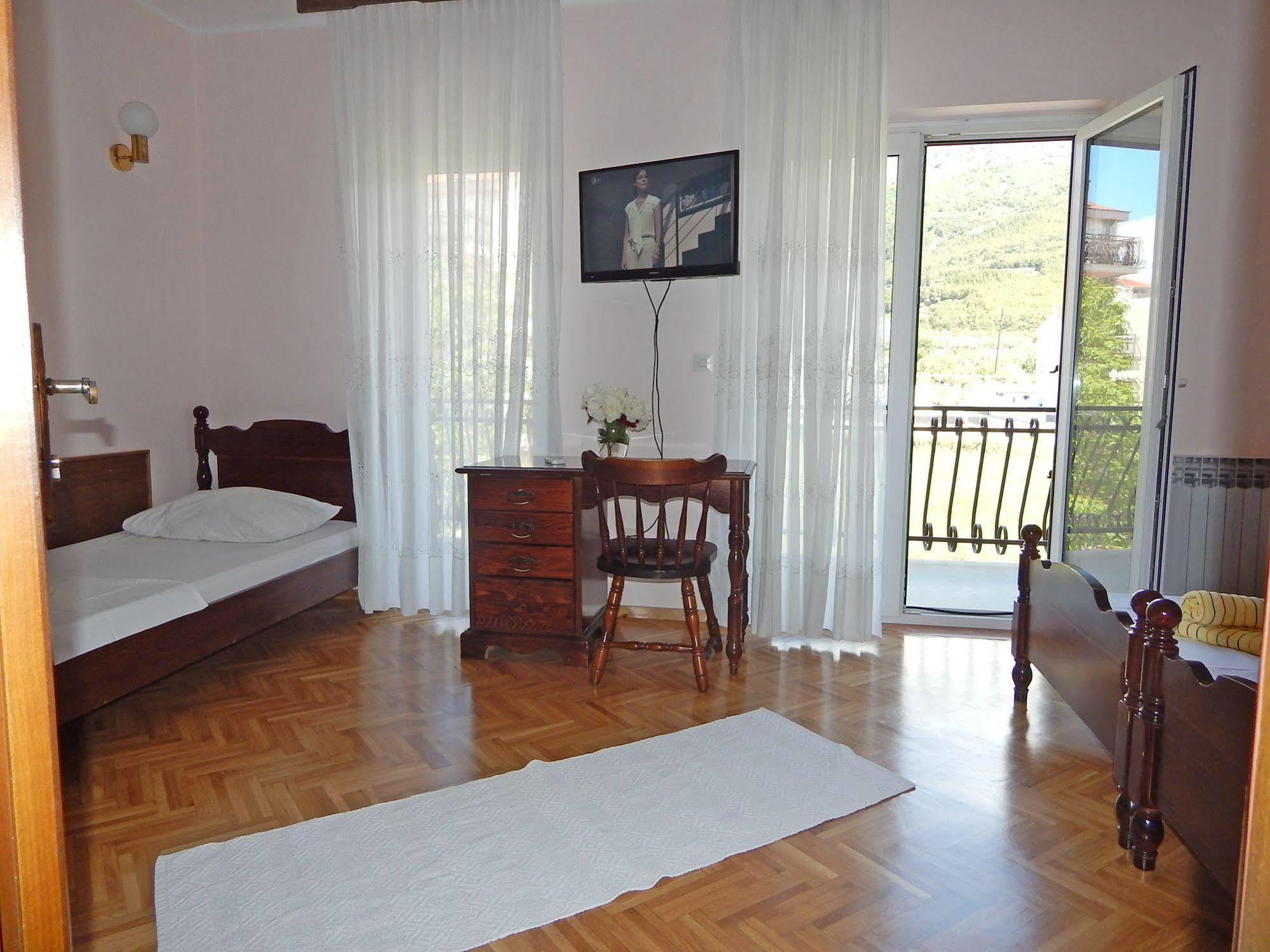 Pansion Dioklecijan Apartment โปดสตรานา ภายนอก รูปภาพ
