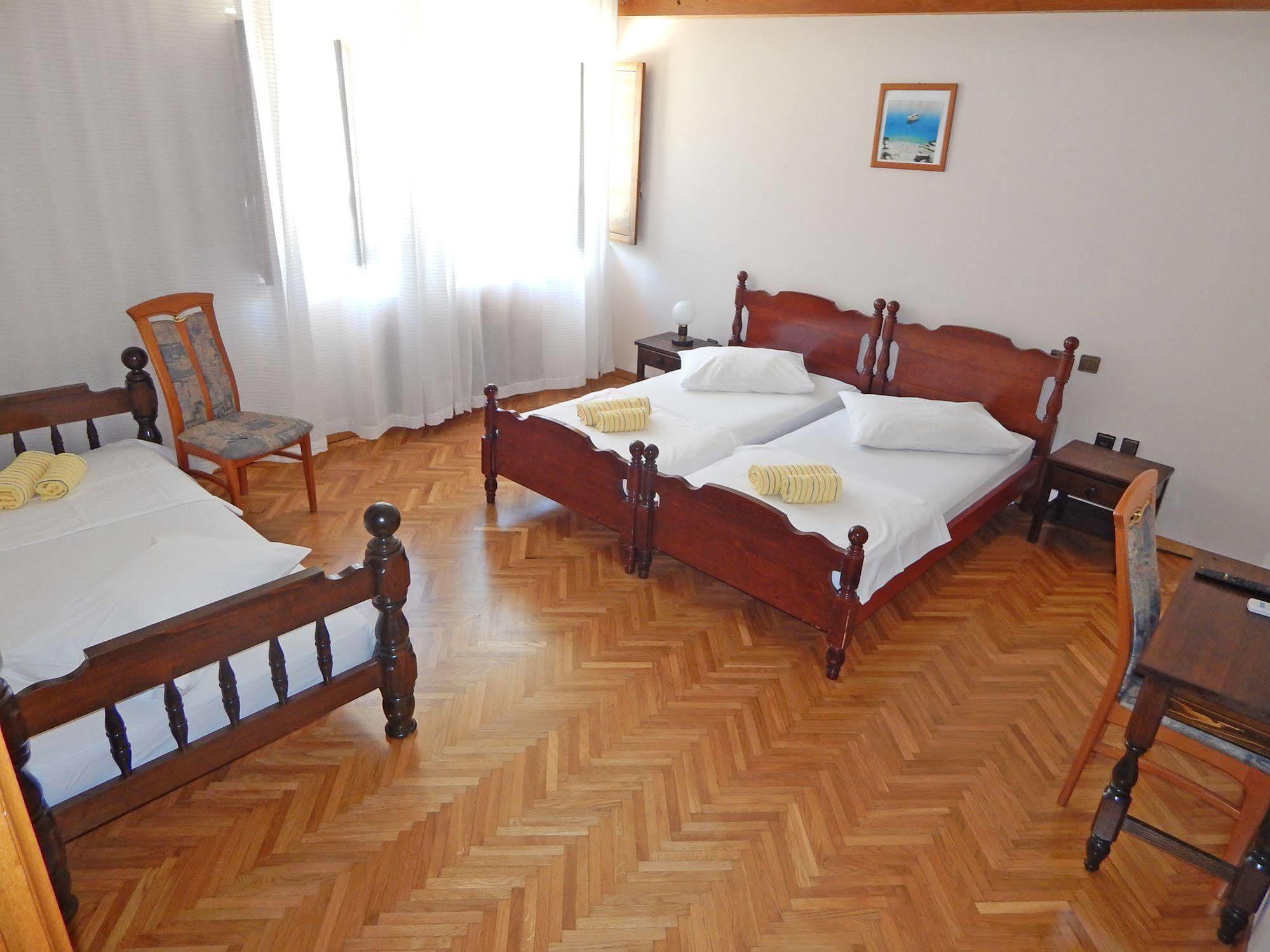 Pansion Dioklecijan Apartment โปดสตรานา ภายนอก รูปภาพ